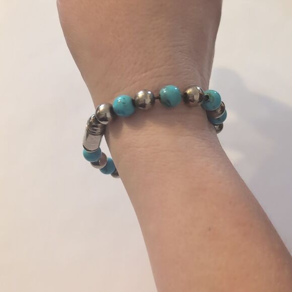 850 Silver and‎ Turquoise Beaded Bracelet - Picture 2 of 4